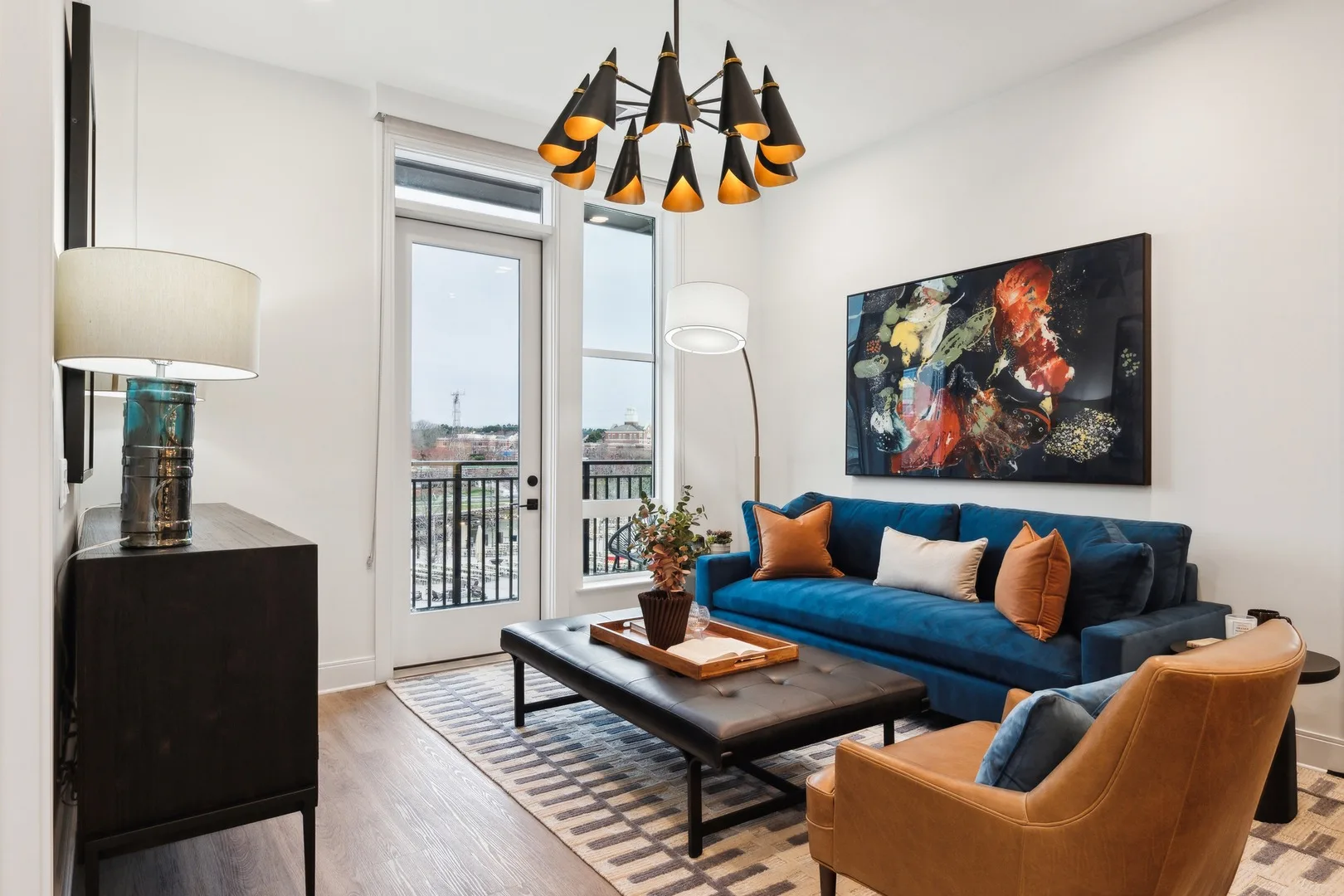 Oro_LuxuryApartmentCommunity_Living_Ballantyne