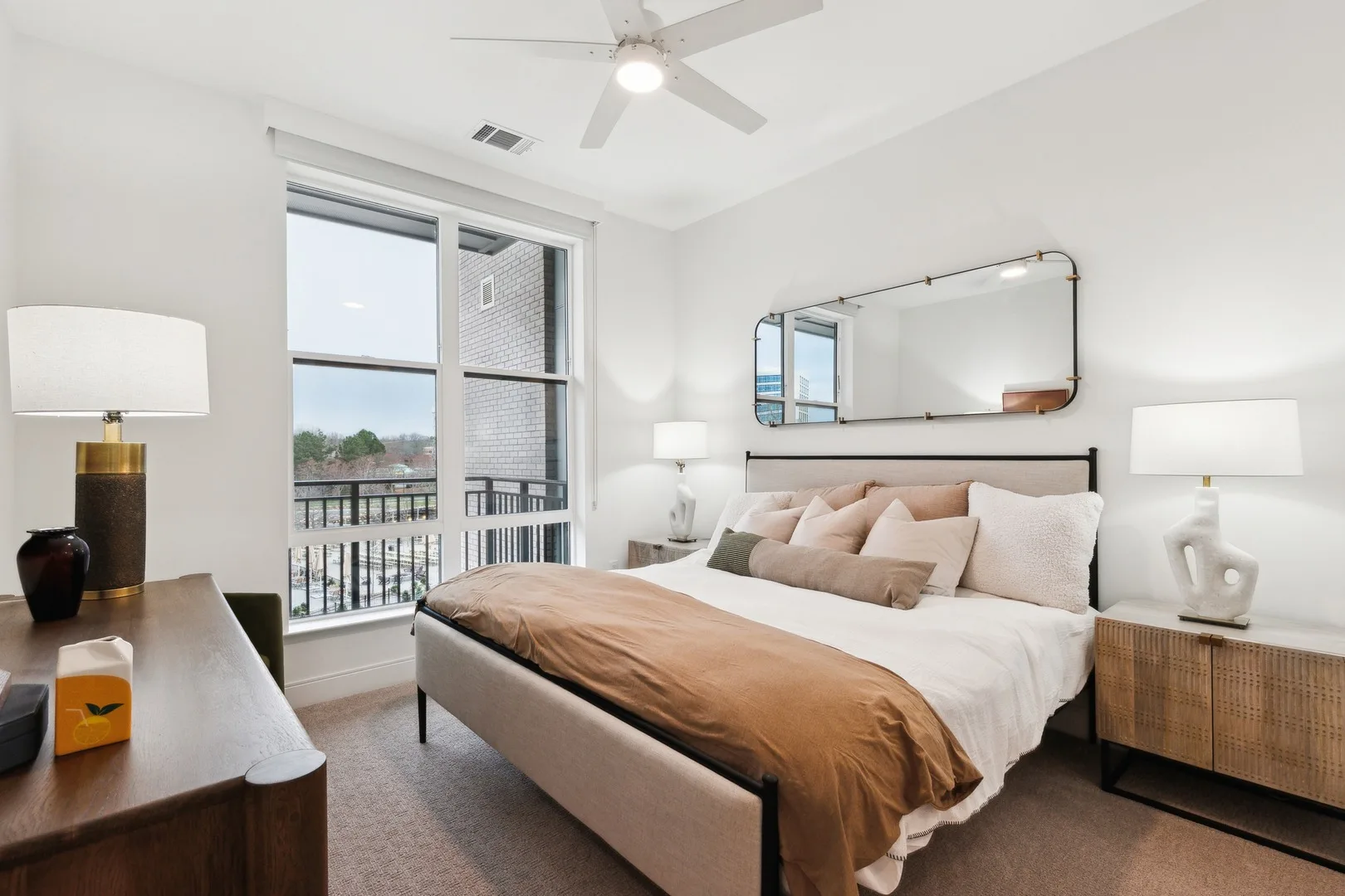 Oro_LuxuryApartmentCommunity_Bedroom_Ballantyne