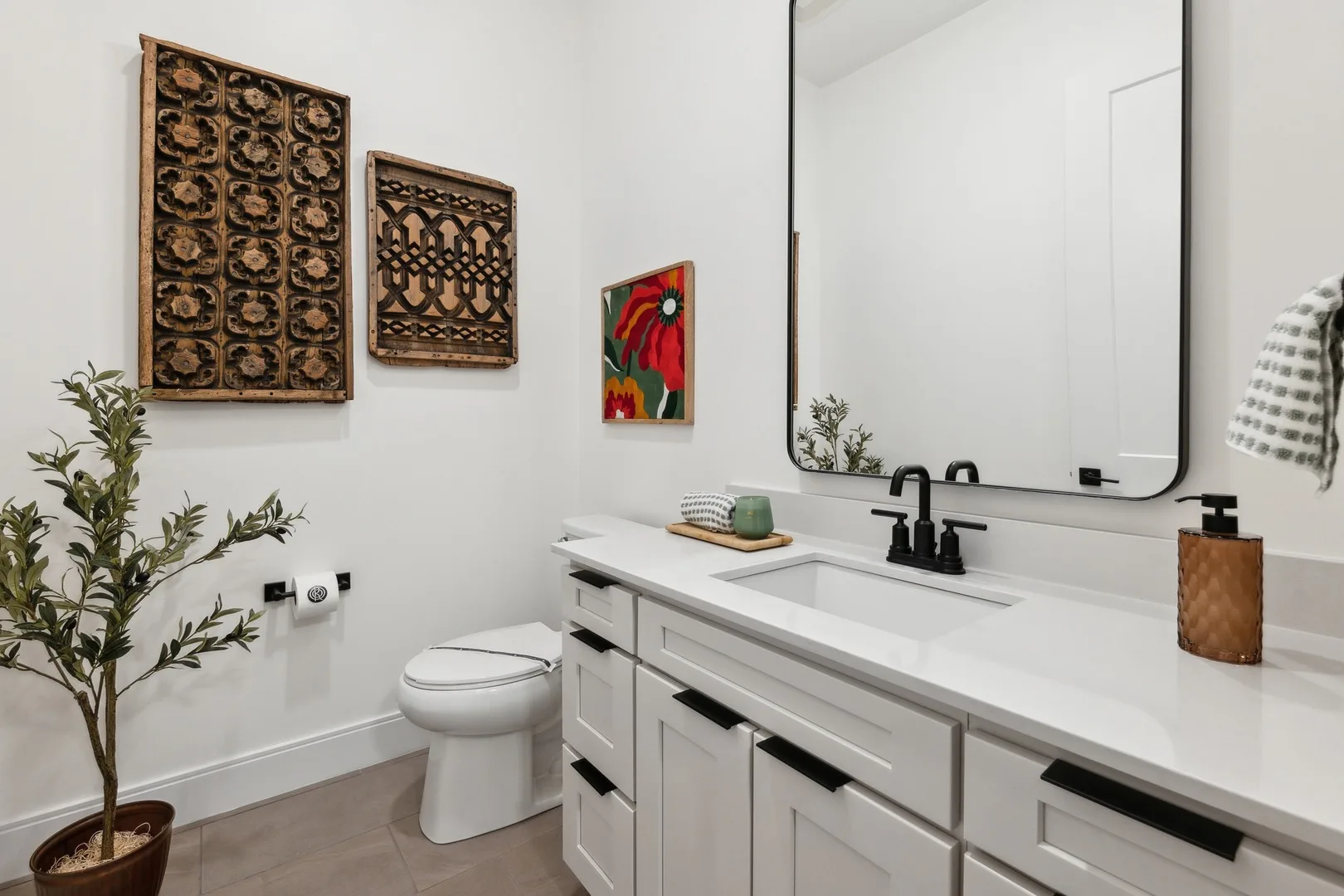 Oro_LuxuryApartmentCommunity_Bathroom_Ballantyne