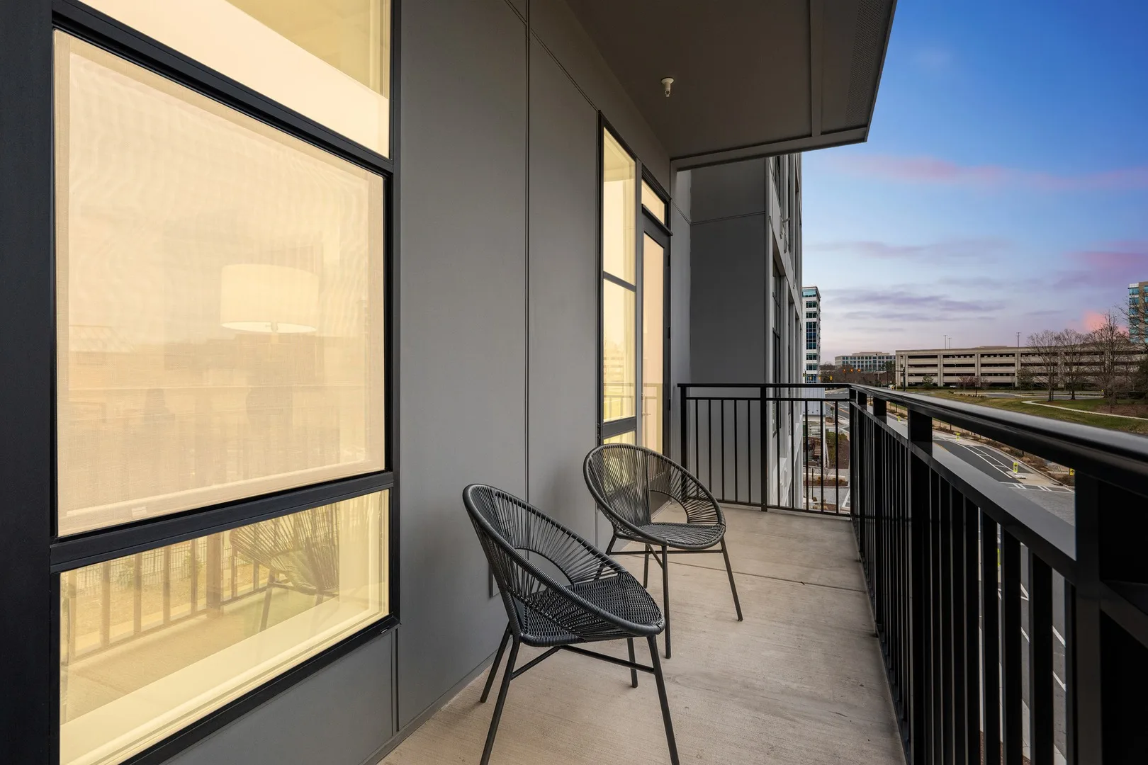 Oro_LuxuryApartmentCommunity_Balcony_Ballantyne
