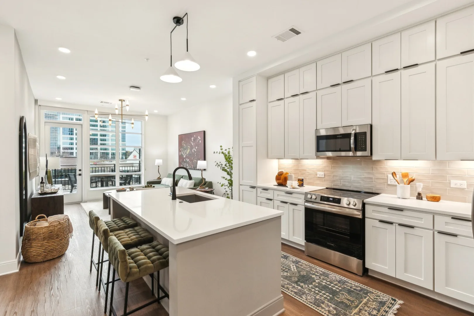 Oro_LuxuryApartmentCommunity_Kitchen_Ballantyne